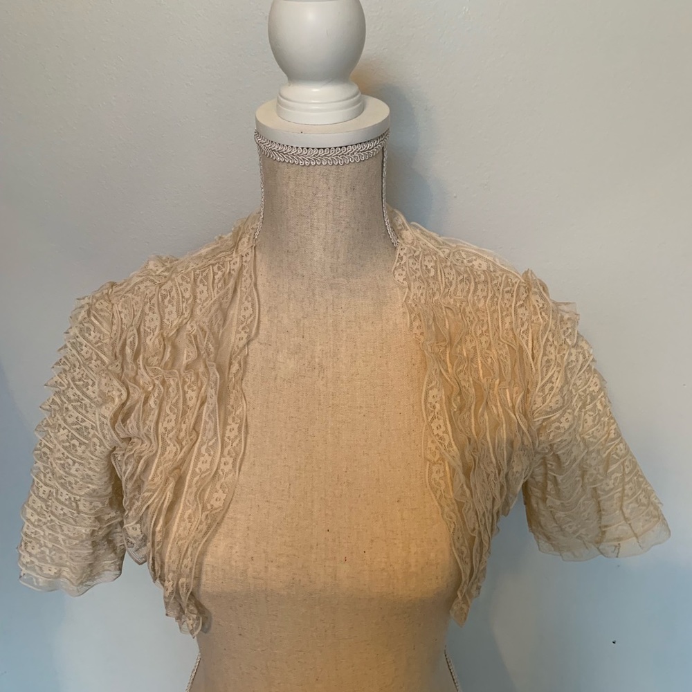 NWT BETSEY JOHNSON LACE RUFFLED CROPPED TOP